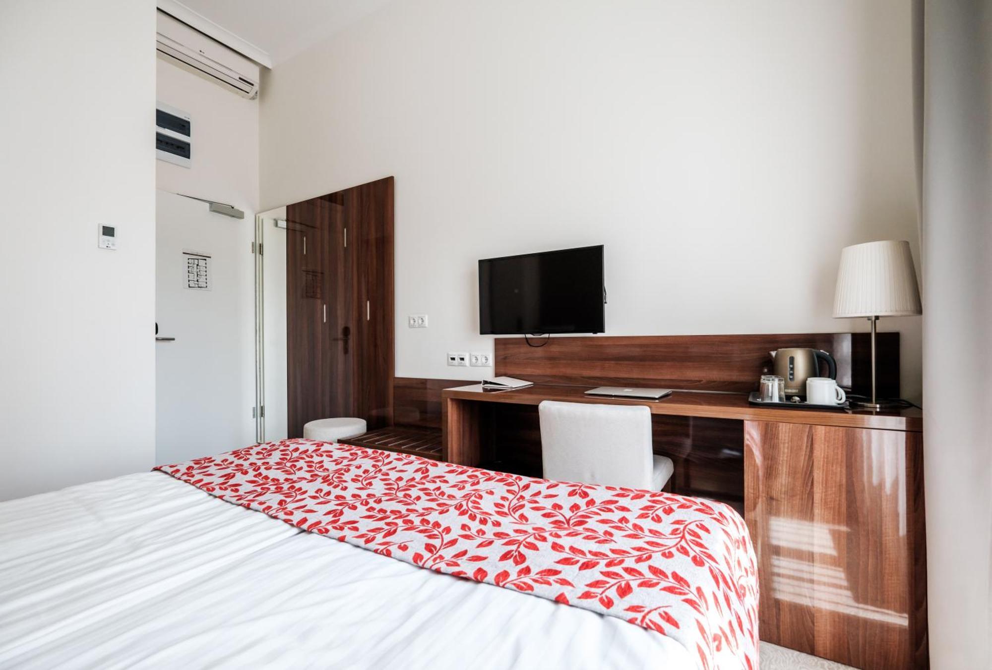 Adele Boutique Hotel Печ Экстерьер фото